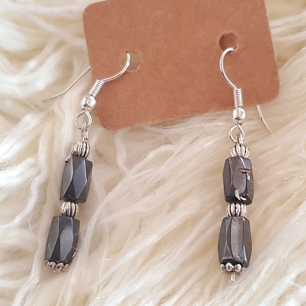 4/$20💃 Magnetic Glass Crystal Bead Dangle Earrings - Black. 🌴